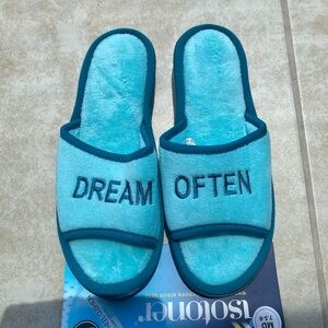 Brand New Women’s Isotoner enhanced heel cushion slippers. Dream Often SzM 7.5-8